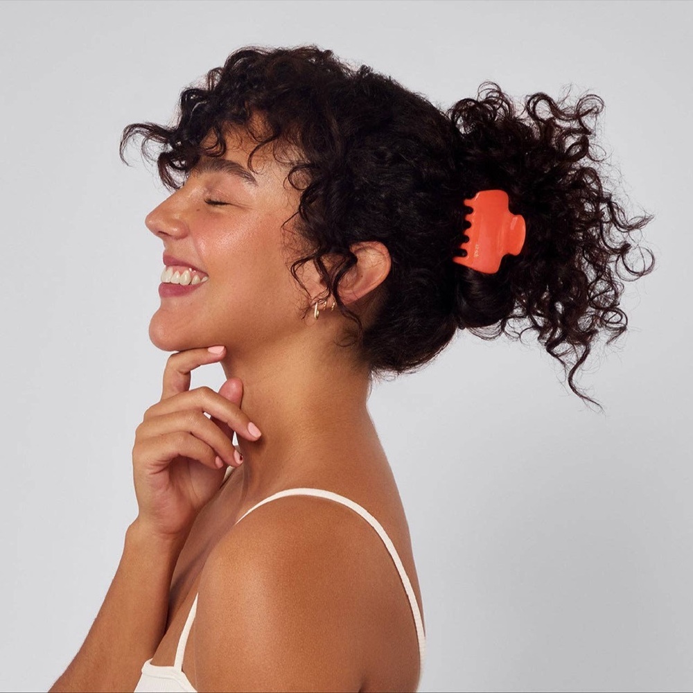 Cherry Medium Cloud Clip - Picture 2 of 3